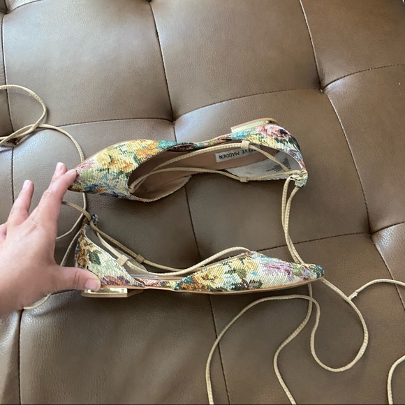 Steve Madden Walkie Floral Flat 7.5 Lace Up - Picture 6 of 12